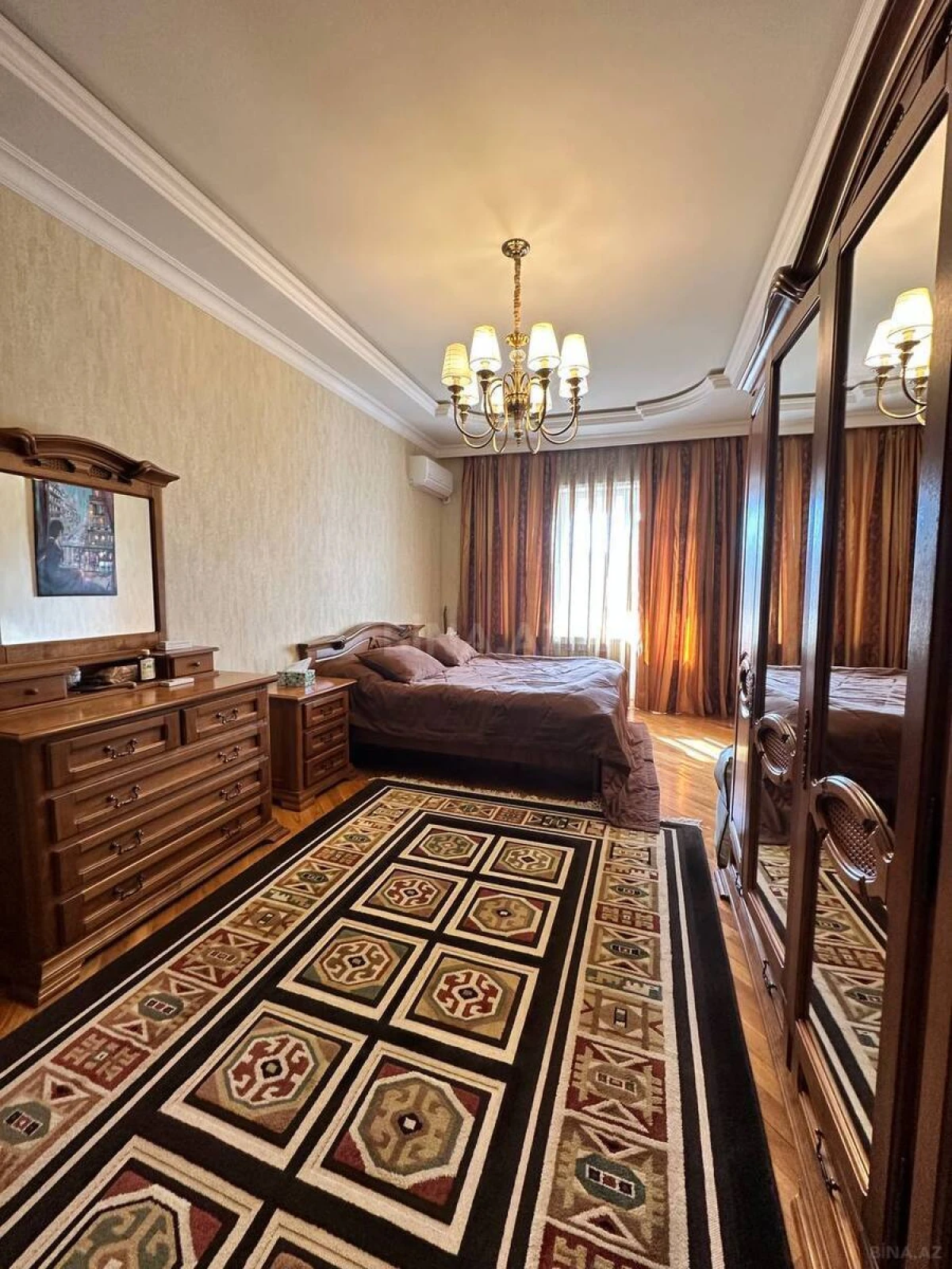 Satılır 3 otaqlı mənzil 200 m²