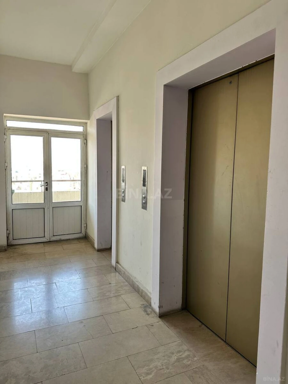 Satılır 3 otaqlı mənzil 200 m²
