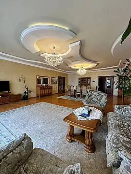 Satılır 3 otaqlı mənzil 200 m²