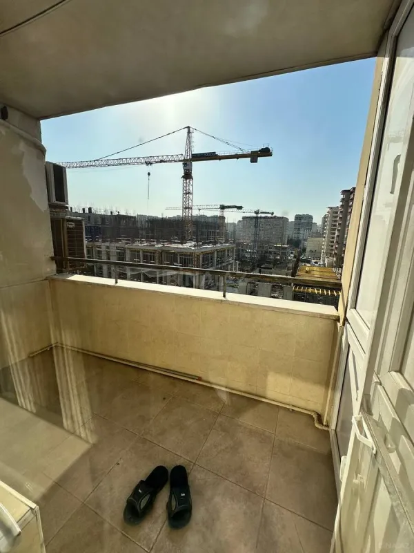 Satılır 3 otaqlı mənzil 200 m²