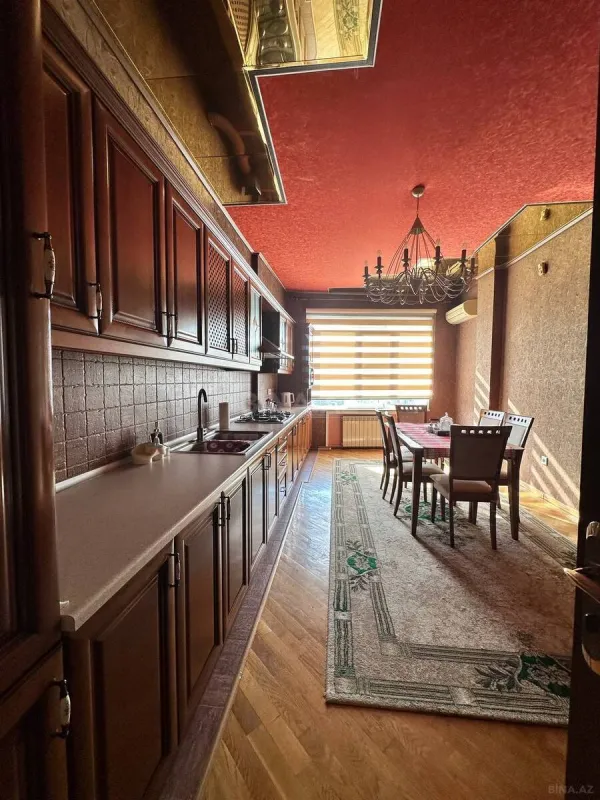 Satılır 3 otaqlı mənzil 200 m²