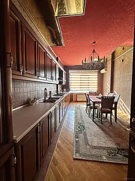 Satılır 3 otaqlı mənzil 200 m²