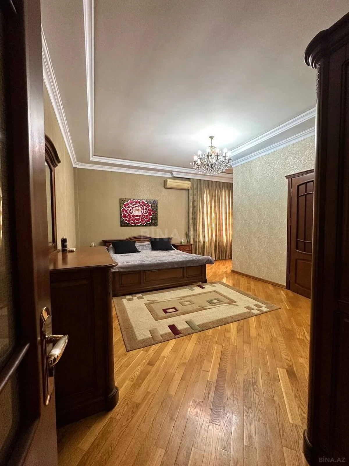 Satılır 3 otaqlı mənzil 200 m²