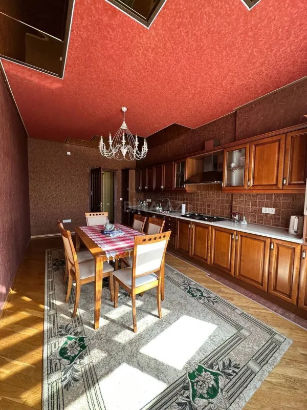 Satılır 3 otaqlı mənzil 200 m²
