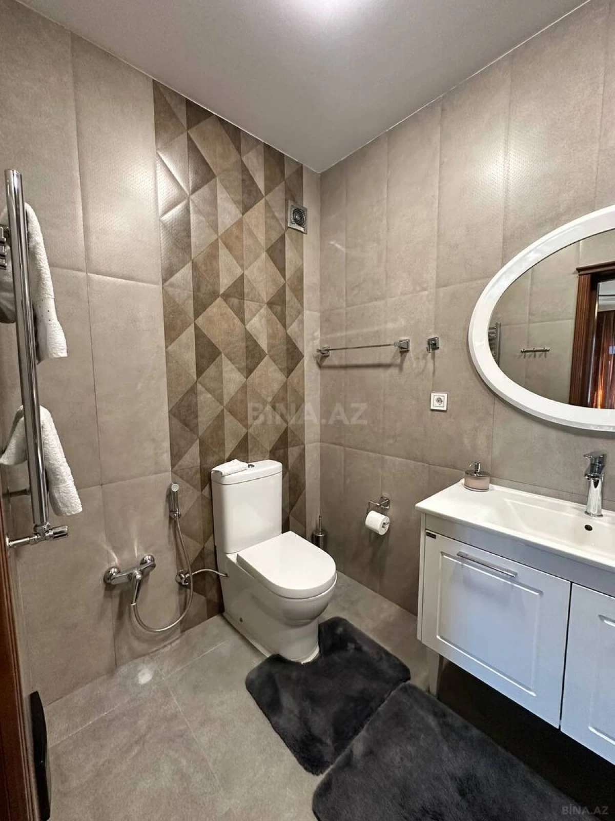 Satılır 3 otaqlı mənzil 200 m²