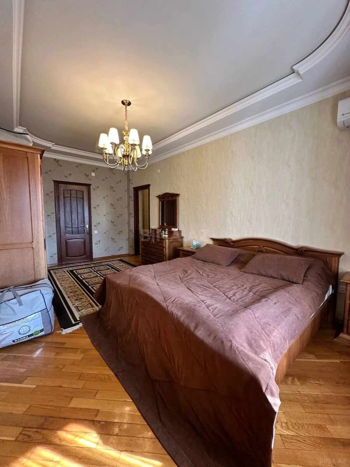 Satılır 3 otaqlı mənzil 200 m²