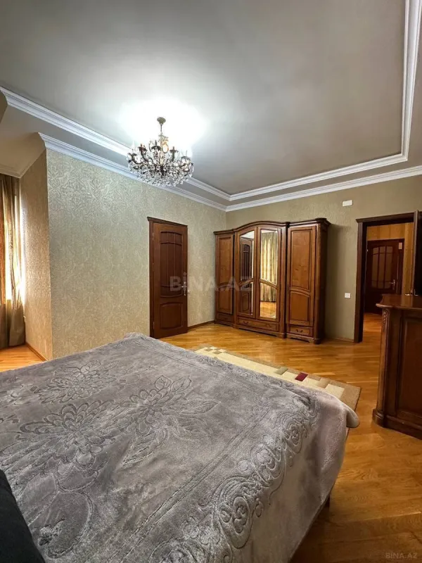 Satılır 3 otaqlı mənzil 200 m²