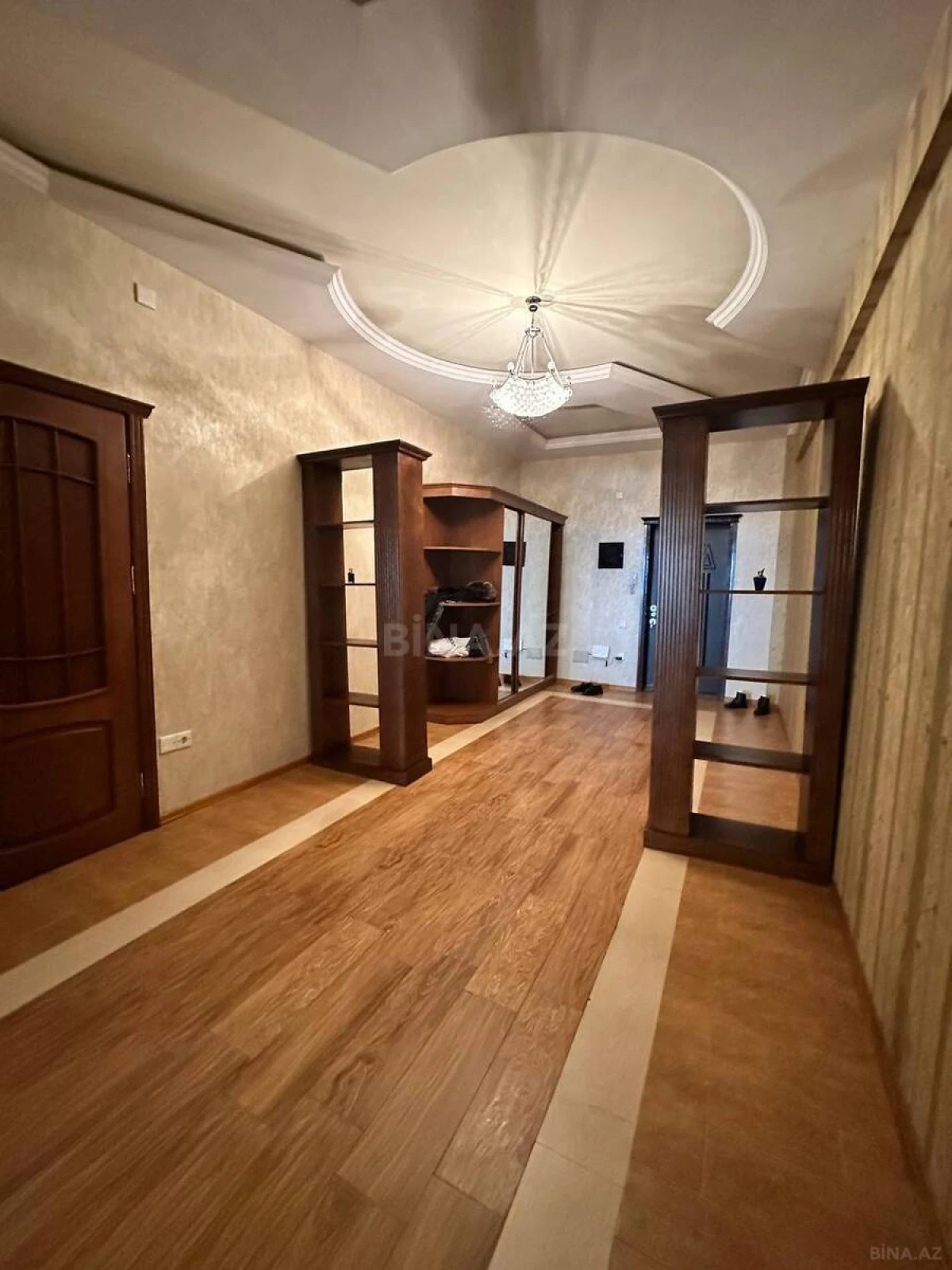 Satılır 3 otaqlı mənzil 200 m²