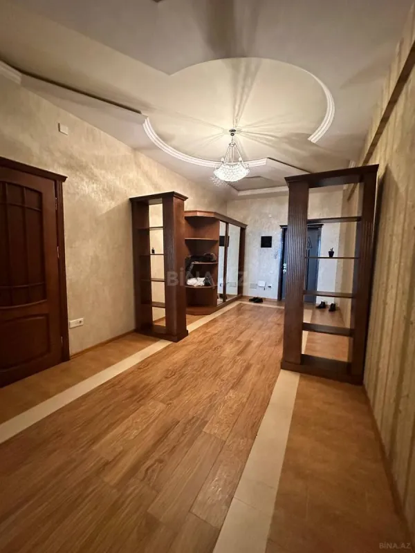 Satılır 3 otaqlı mənzil 200 m²