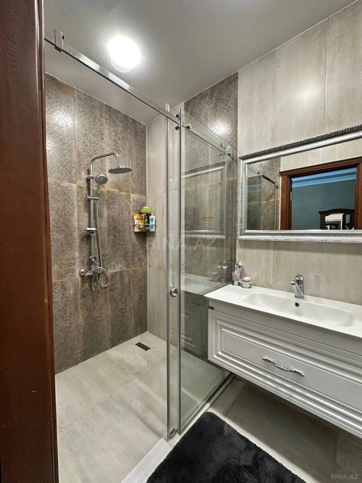 Satılır 3 otaqlı mənzil 200 m²