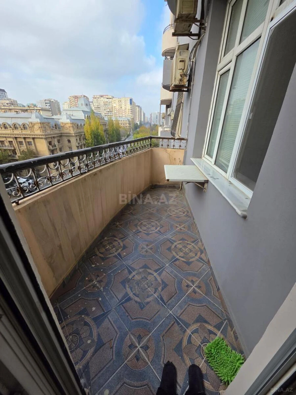 Satılır 2 otaqlı mənzil 109 m²