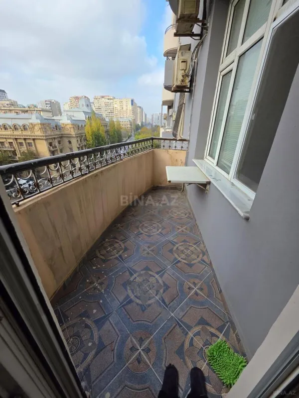 Satılır 2 otaqlı mənzil 109 m²