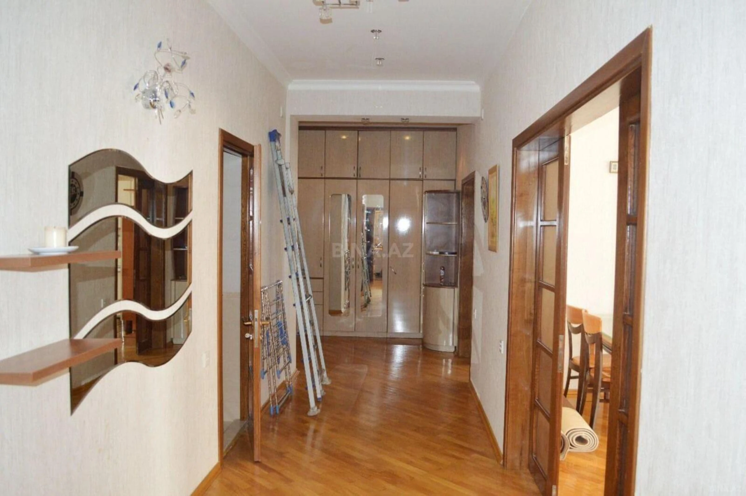 Satılır 2 otaqlı mənzil 109 m²