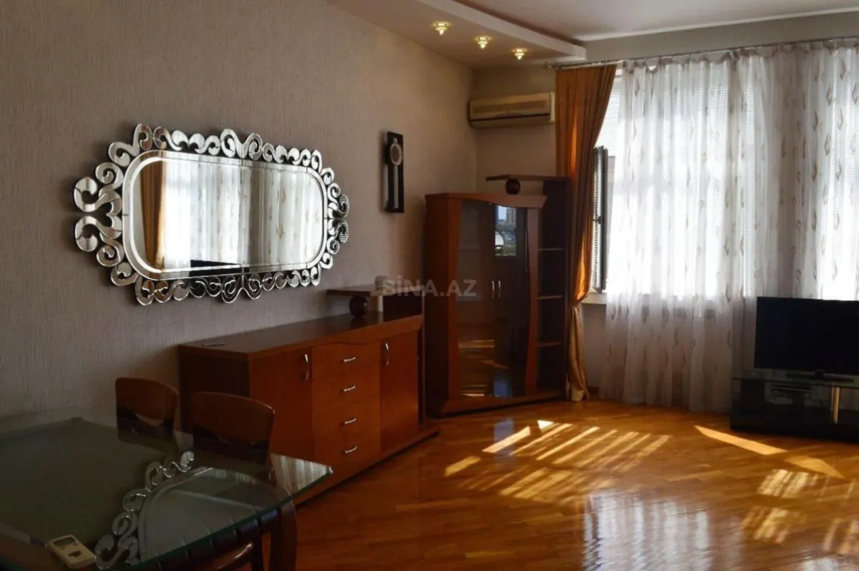 Satılır 2 otaqlı mənzil 109 m²