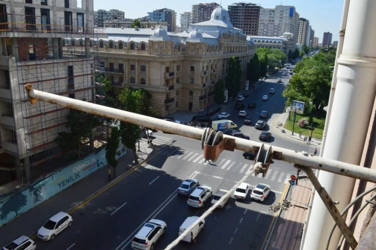 Satılır 2 otaqlı mənzil 109 m²