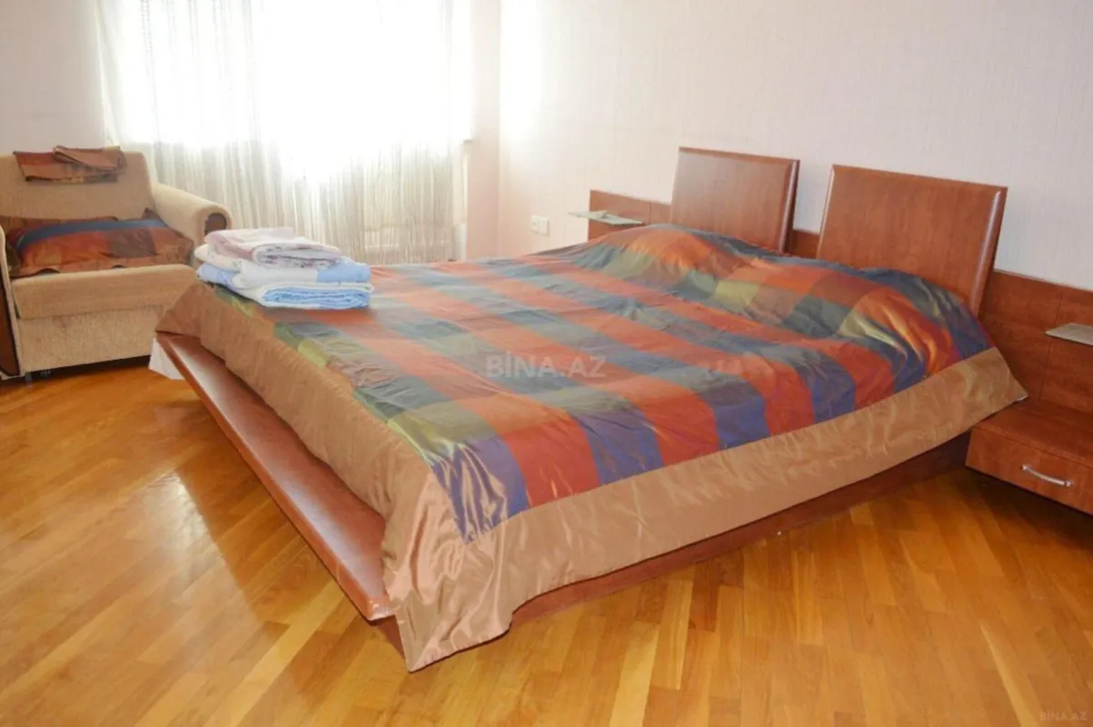 Satılır 2 otaqlı mənzil 109 m²