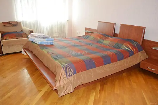 Satılır 2 otaqlı mənzil 109 m²