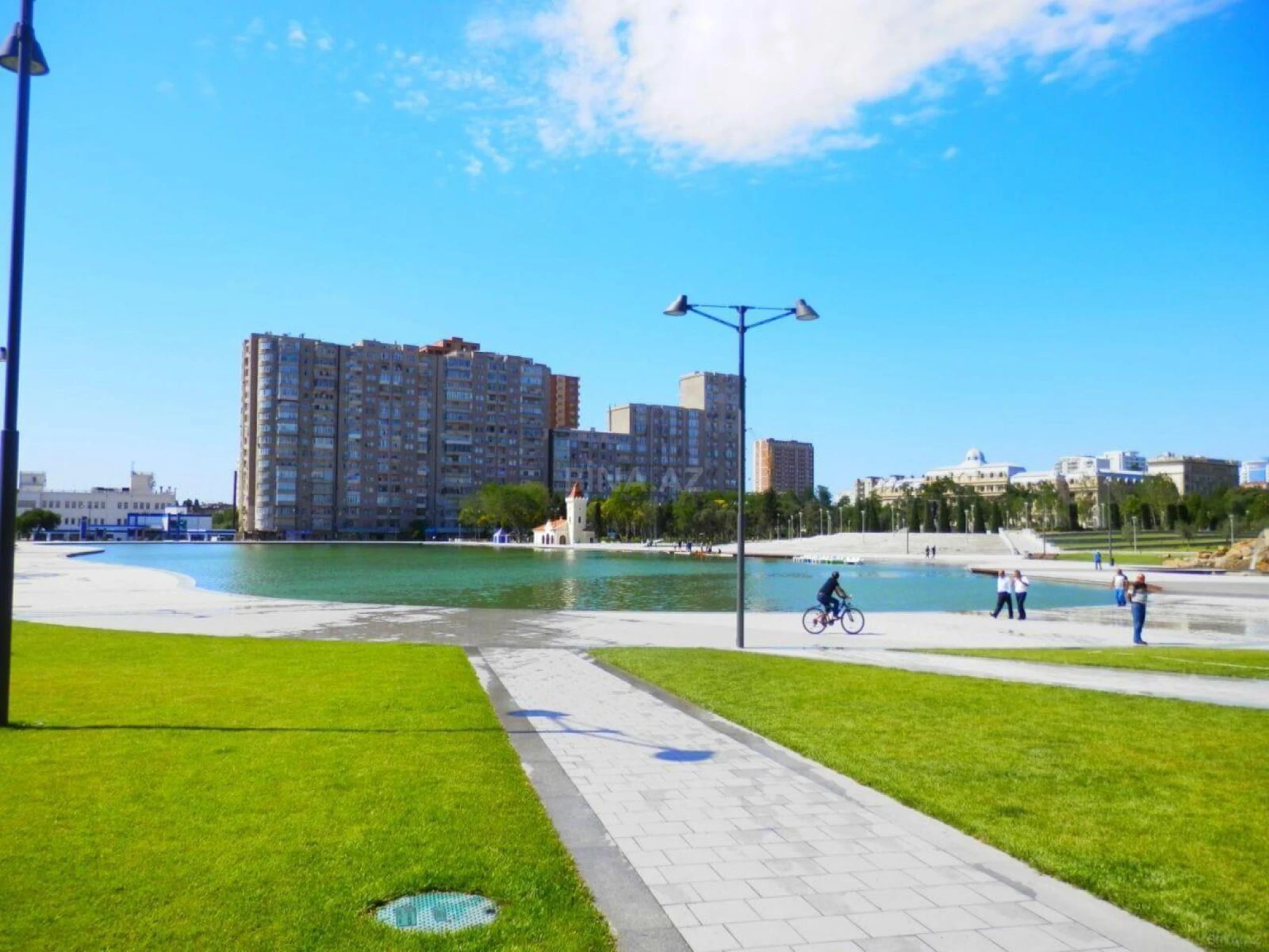 Satılır 2 otaqlı mənzil 109 m²