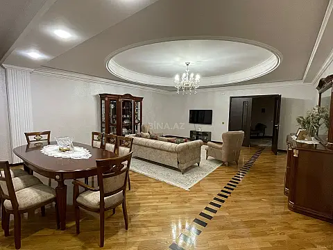 Satılır 4 otaqlı mənzil 230 m²