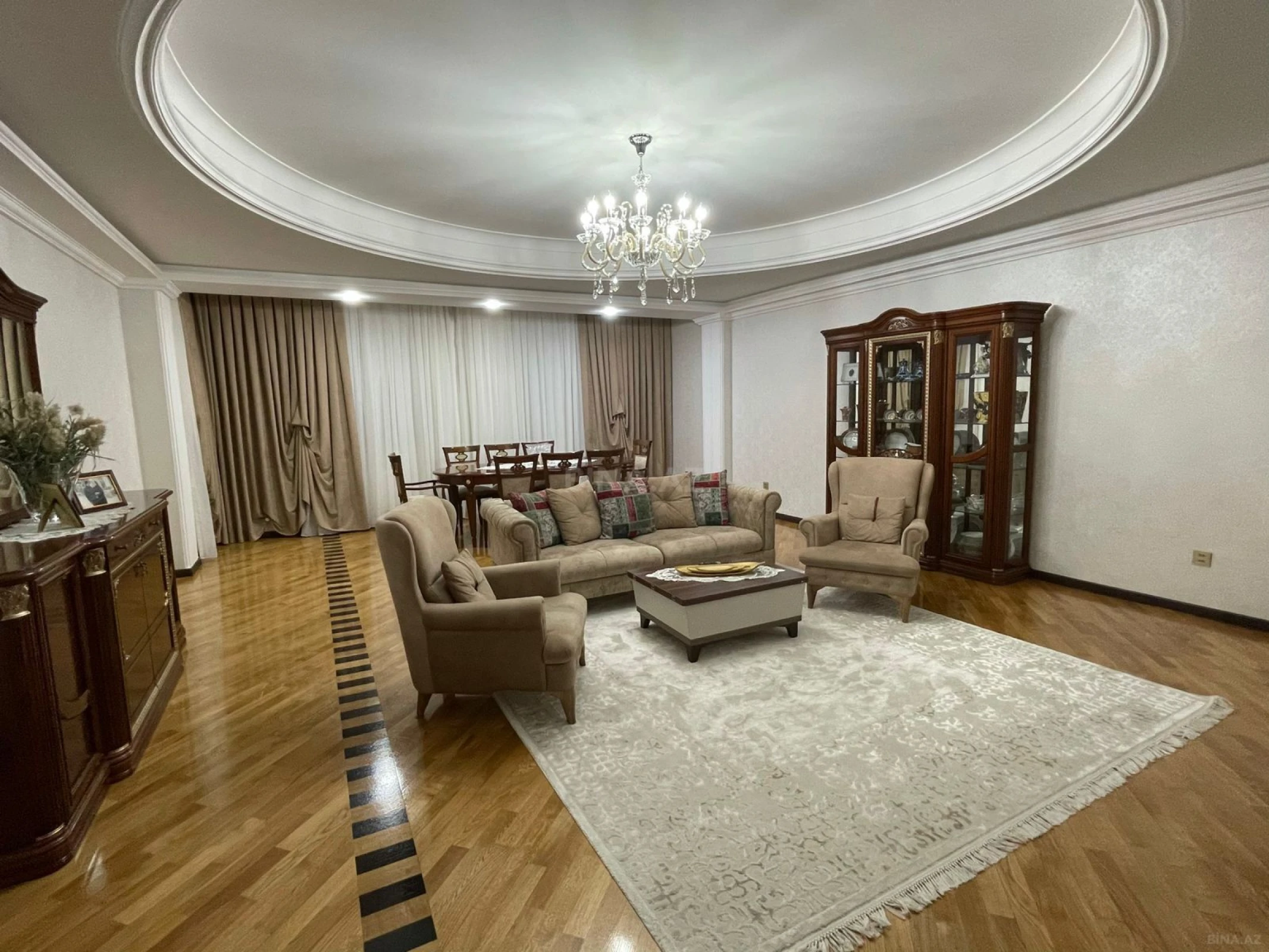 Satılır 4 otaqlı mənzil 230 m²
