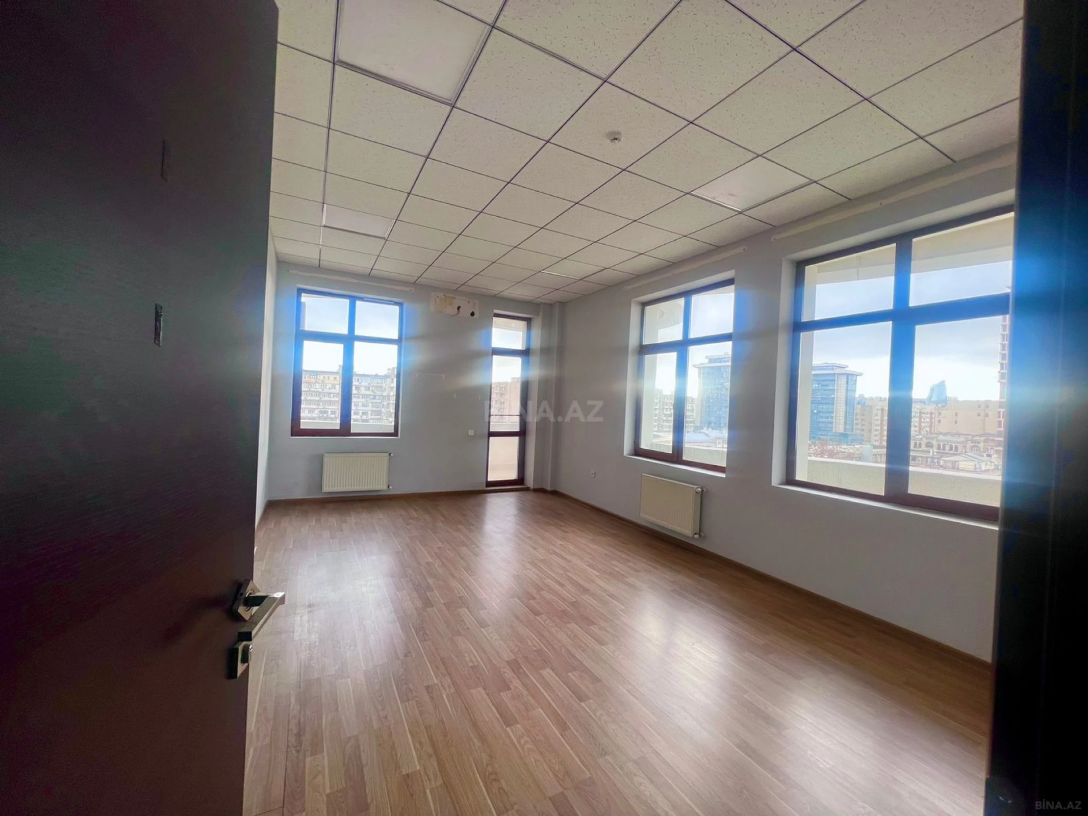 Kirayə verilir 3 otaqlı ofis 105 m²