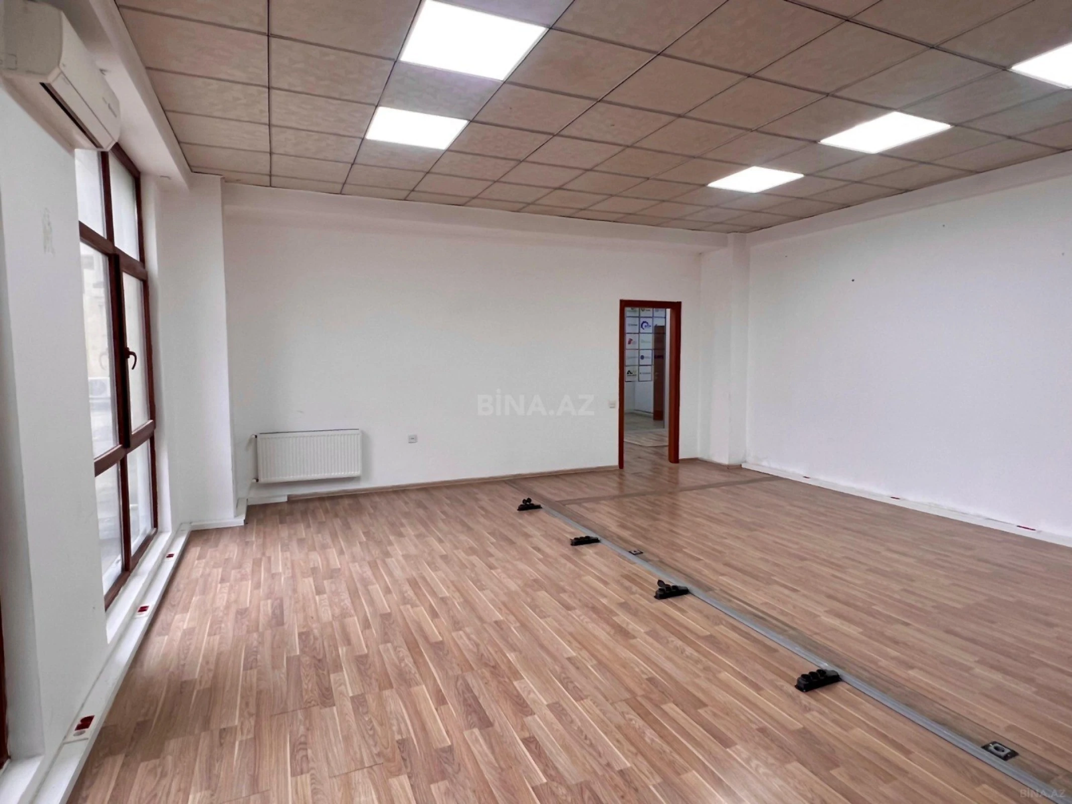 Kirayə verilir 3 otaqlı ofis 105 m²