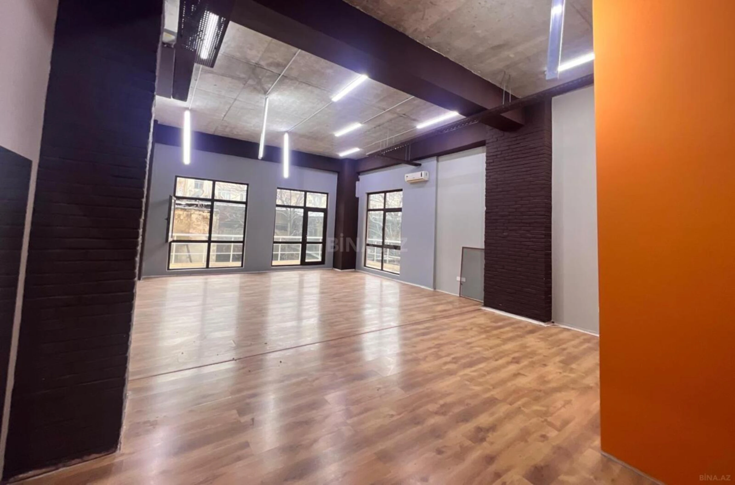 Kirayə verilir 3 otaqlı ofis 105 m²