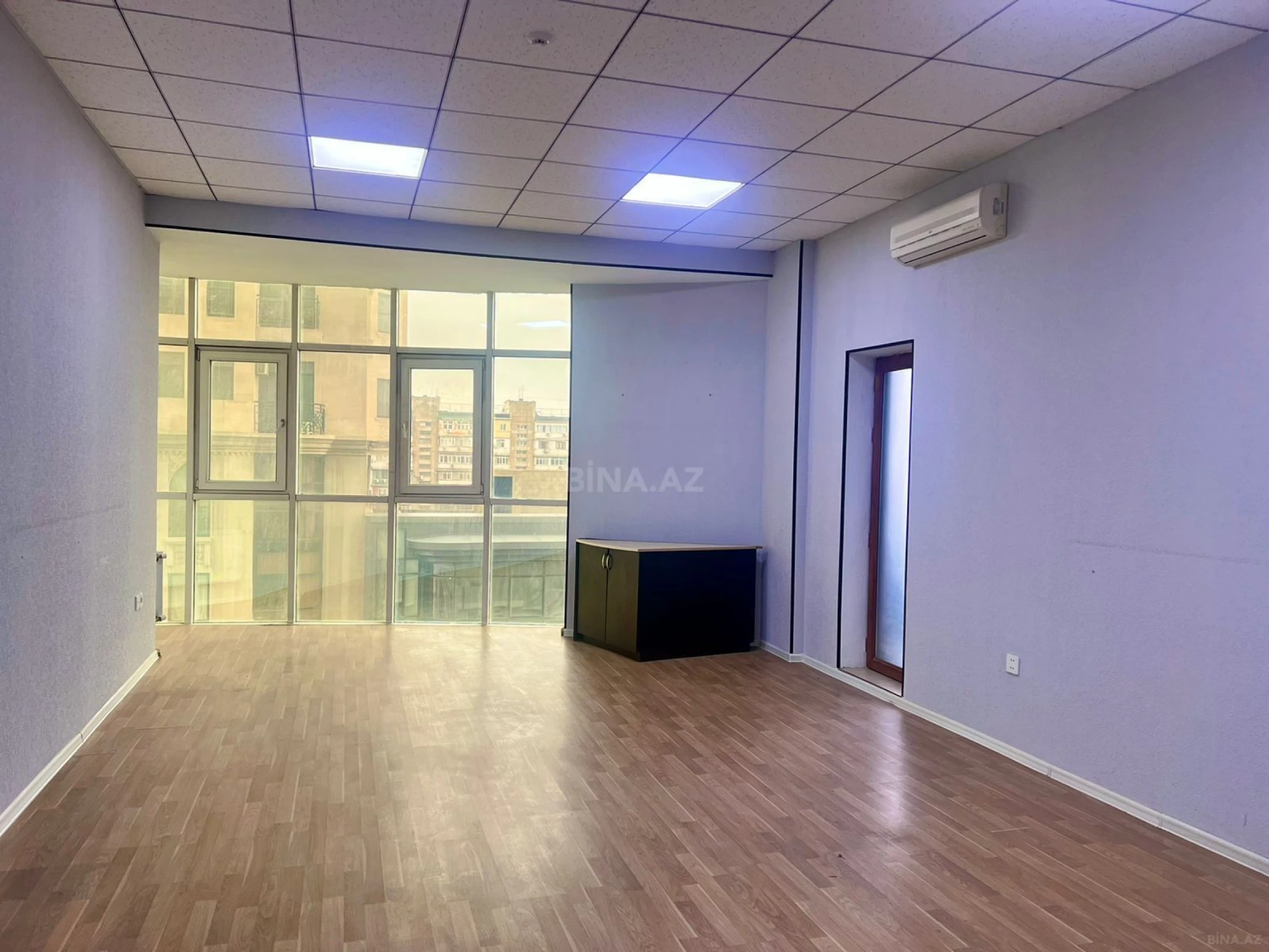 Kirayə verilir 3 otaqlı ofis 105 m²