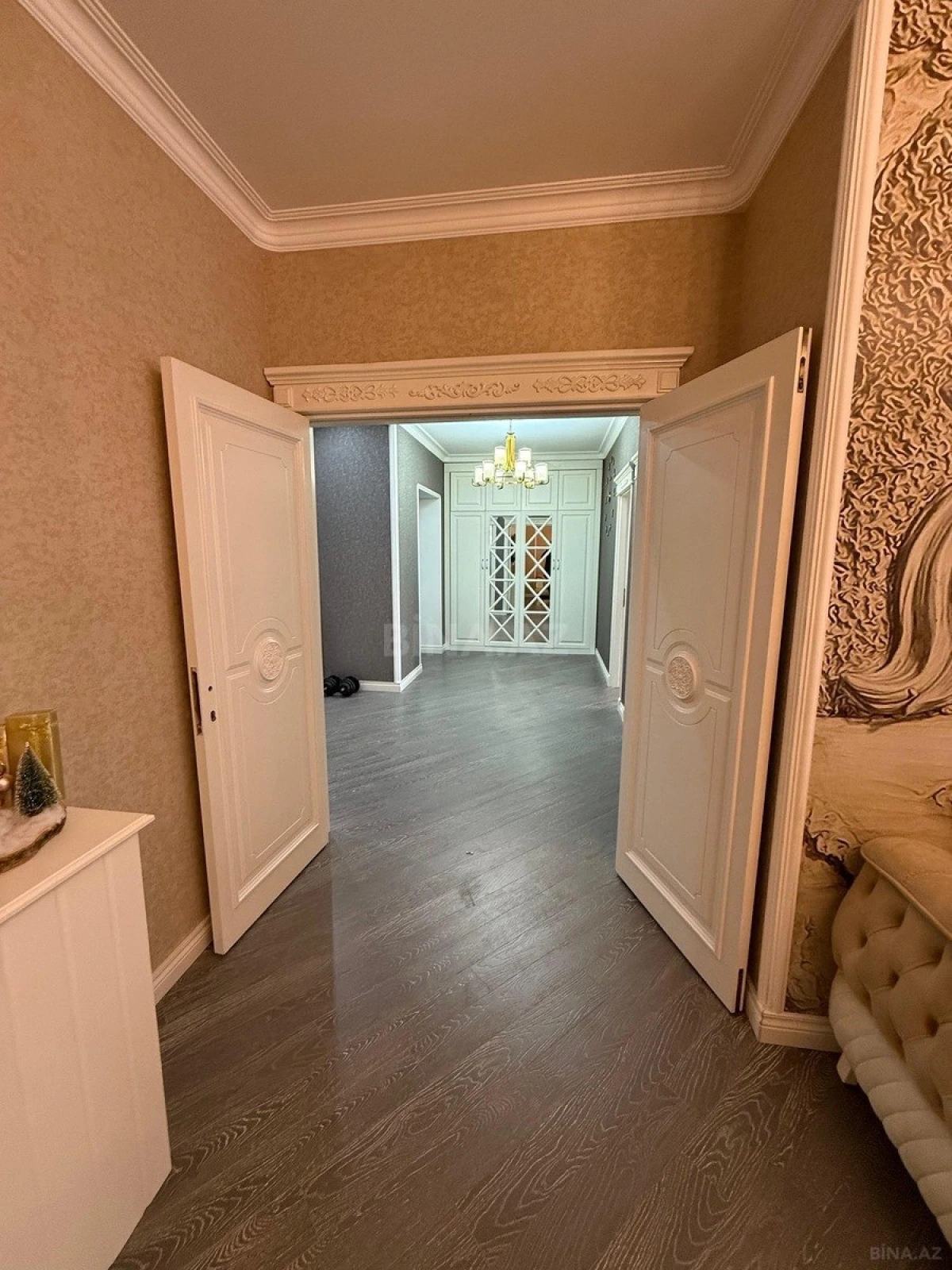 Satılır 3 otaqlı mənzil 148 m²