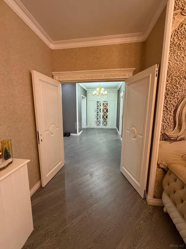 Satılır 3 otaqlı mənzil 148 m²