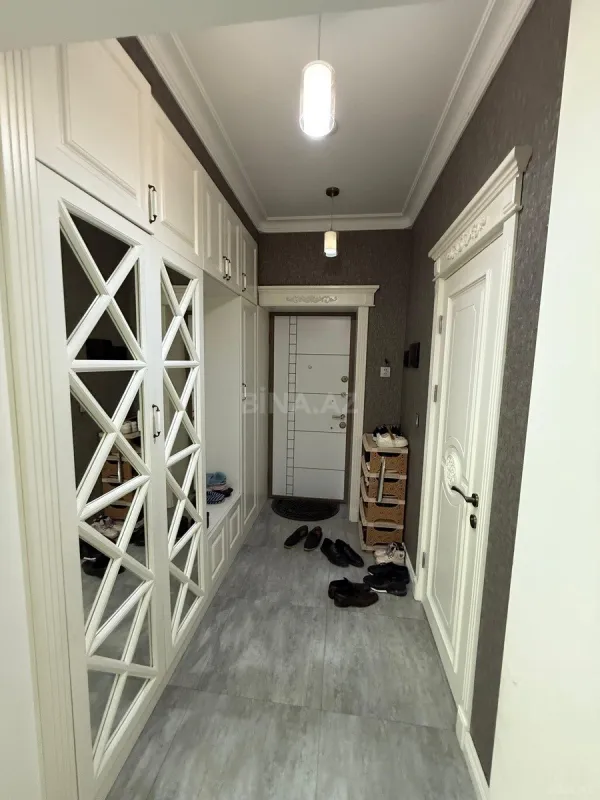 Satılır 3 otaqlı mənzil 148 m²