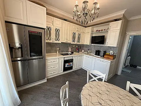 Satılır 3 otaqlı mənzil 148 m²