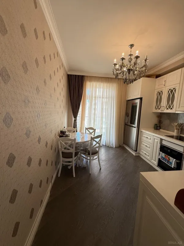 Satılır 3 otaqlı mənzil 148 m²