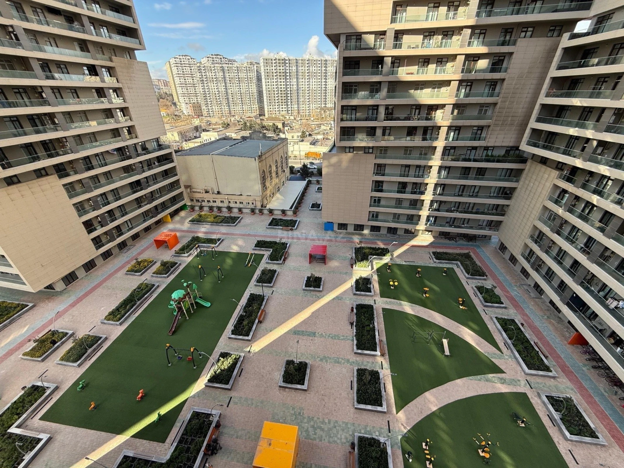 Satılır 3 otaqlı mənzil 148 m²