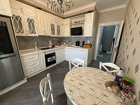 Satılır 3 otaqlı mənzil 148 m²