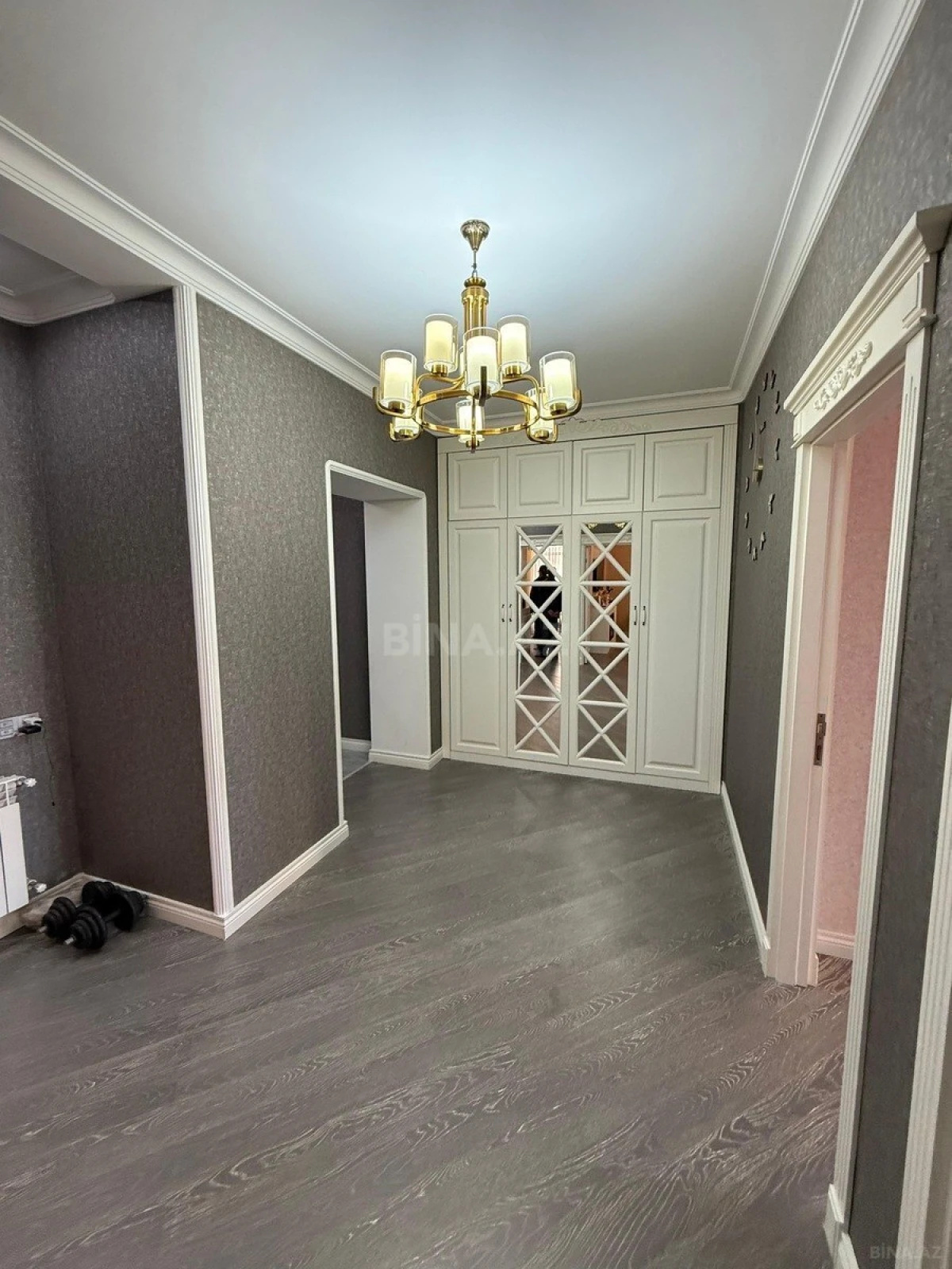 Satılır 3 otaqlı mənzil 148 m²