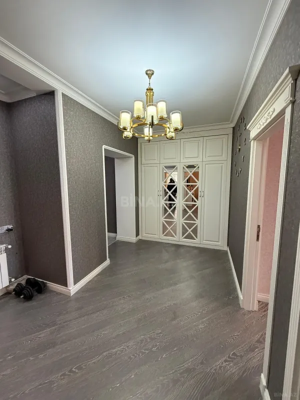 Satılır 3 otaqlı mənzil 148 m²