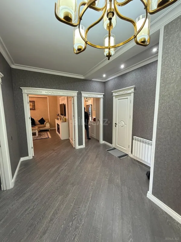 Satılır 3 otaqlı mənzil 148 m²