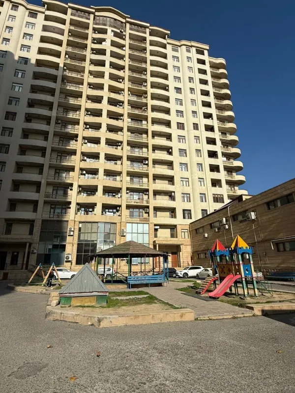 Satılır 3 otaqlı mənzil 160 m²