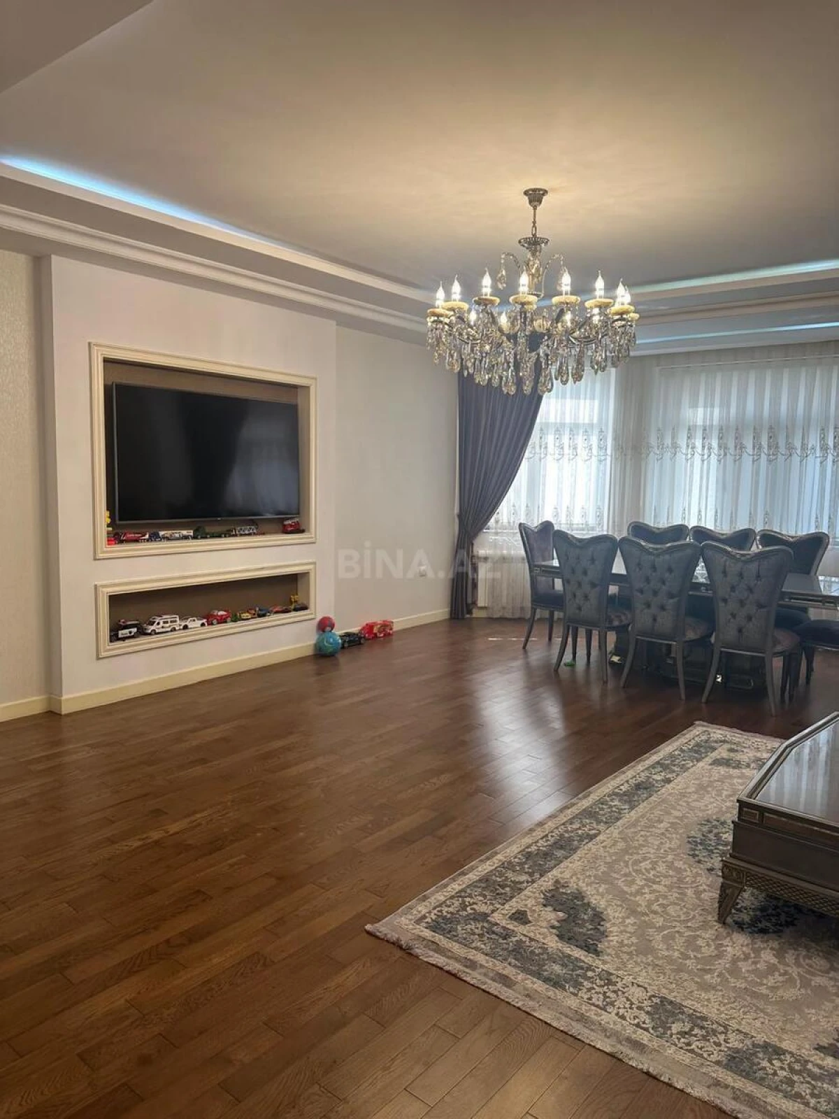 Satılır 3 otaqlı mənzil 162 m²