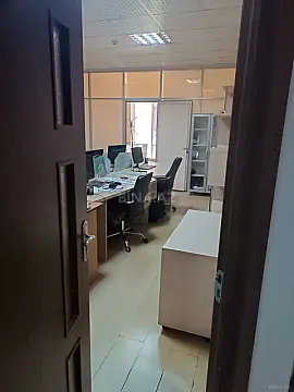 Satılır 5 otaqlı ofis 215 m²