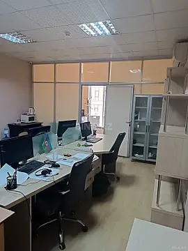 Satılır 5 otaqlı ofis 215 m²