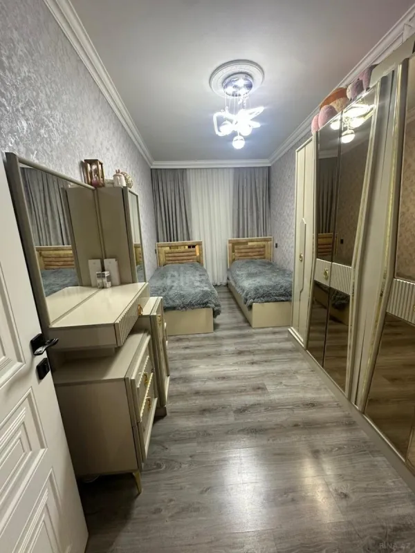 Satılır 4 otaqlı mənzil 90 m²