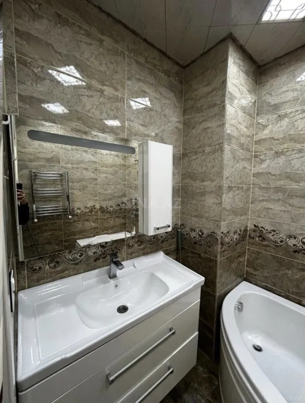 Kirayə verilir 2 otaqlı mənzil 85 m²
