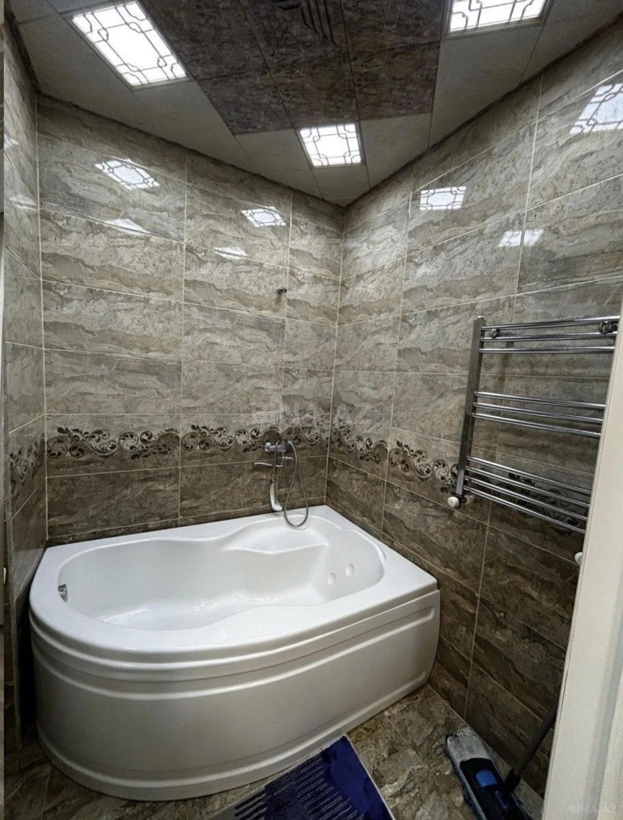 Kirayə verilir 2 otaqlı mənzil 85 m²