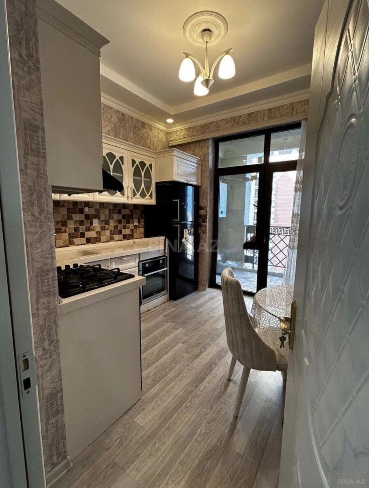 Kirayə verilir 2 otaqlı mənzil 85 m²