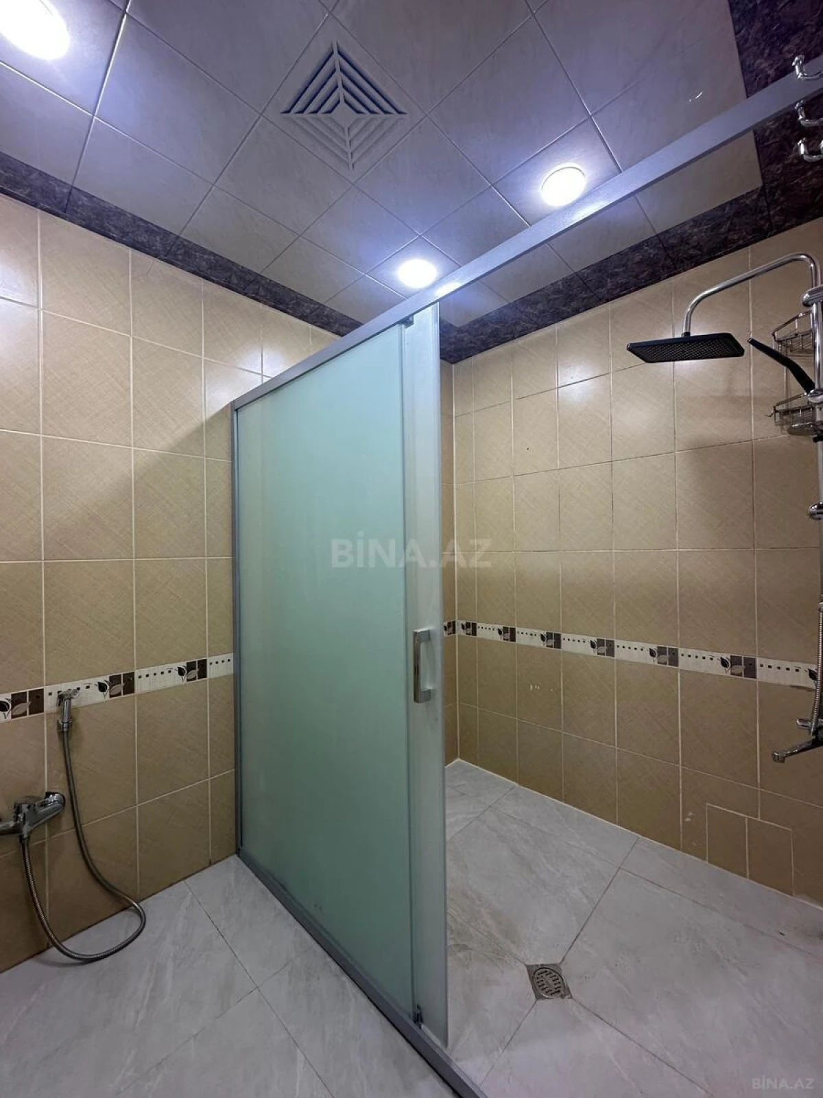 Kirayə verilir 2 otaqlı mənzil 75 m²