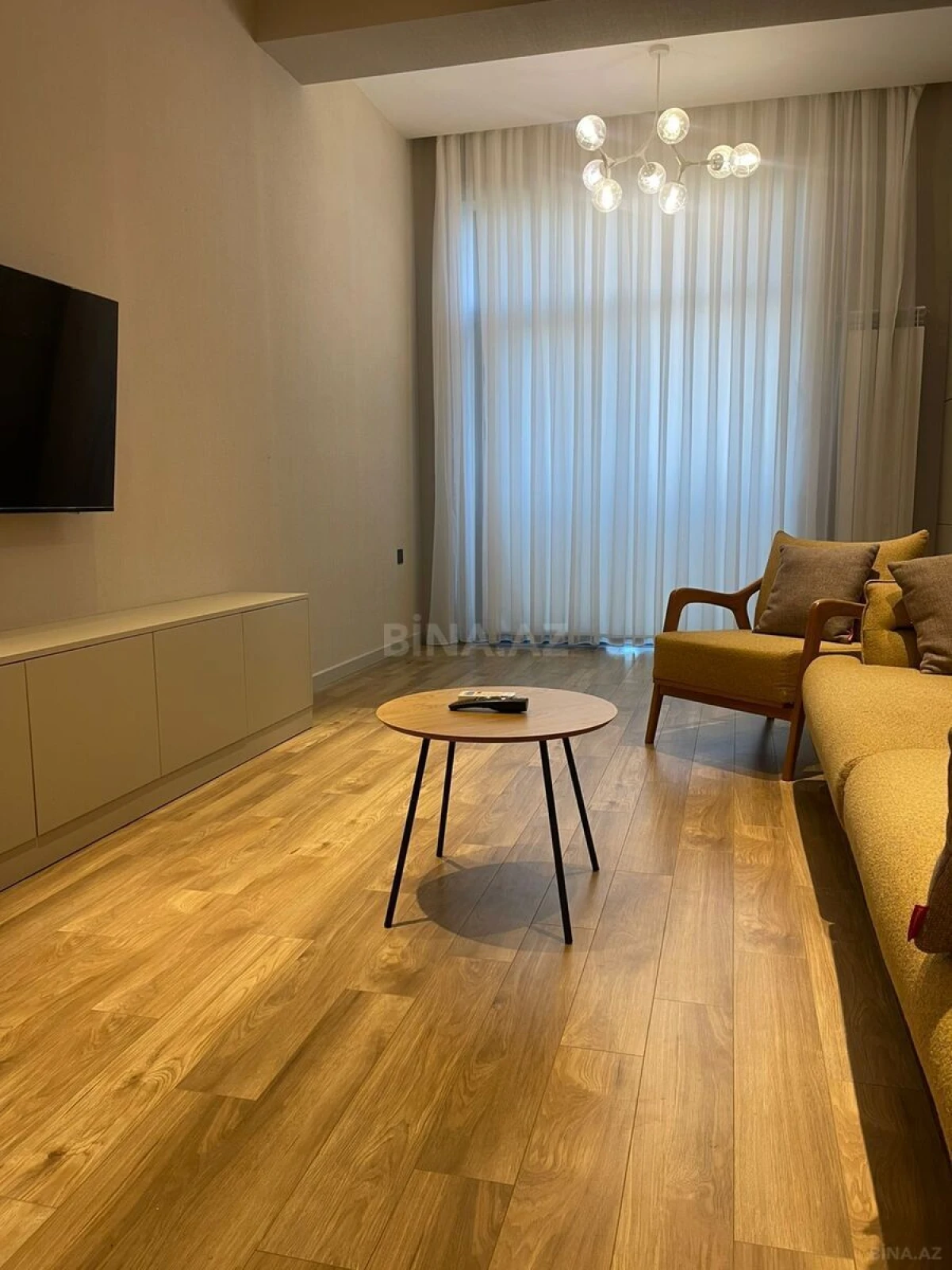 Kirayə verilir 2 otaqlı mənzil 100 m²