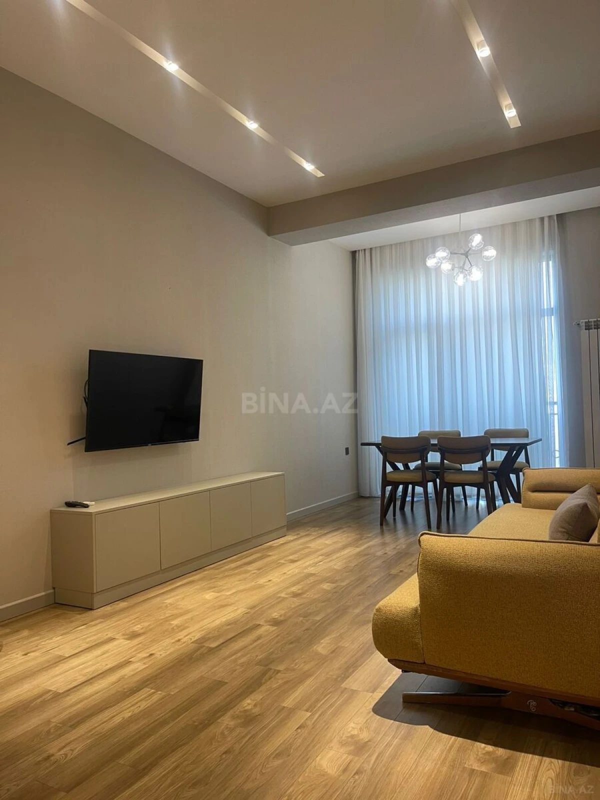 Kirayə verilir 2 otaqlı mənzil 100 m²