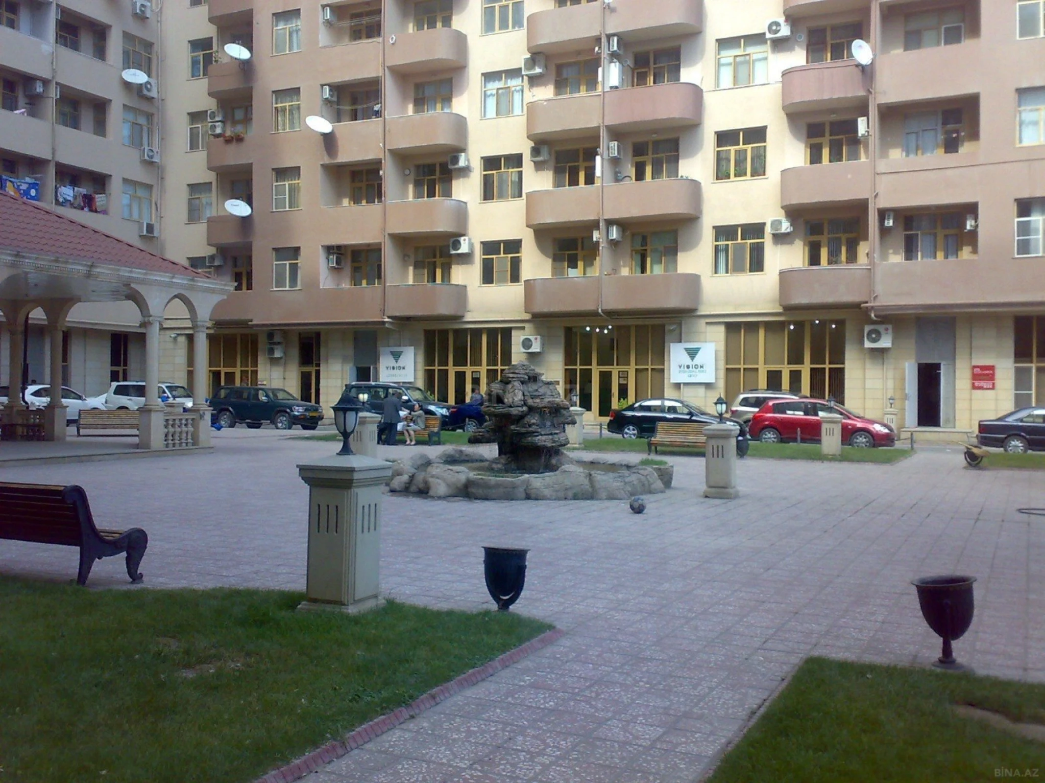 Satılır 4 otaqlı mənzil 155 m²